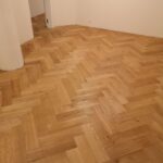 Dub parkety, vzor herringbone-stromček, triedenie Natur-stredné, prírodný olej, kartáč