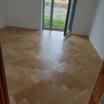 Dubové masívne parkety v hrúbke 15mm šírke 130mm a dĺžke 500mm, povrchová úprava OSMO hardwax prírodný olej, jemne kartáčovaný povrch
