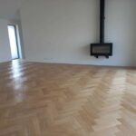Dubové masívne parkety v hrúbke 15mm šírke 130mm a dĺžke 500mm, povrchová úprava OSMO hardwax prírodný olej, jemne kartáčovaný povrch