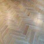Dubové stromčekové parkety, herringbone, vhodné na podlahové kúrenie, Spačva