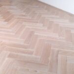 Drevené masívne stromčekové parkety, vzor rybia kosť, vhodné na podlahové kúrenie Spačva, selekt triednie